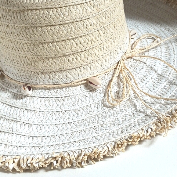 BETSEY JOHNSON WHITE SINOSKY STRAW HAT - Picture 3 of 4